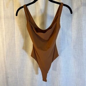 ✨ SKIMS Essential Mock Neck Cowl Bodysuit – Size S ✨